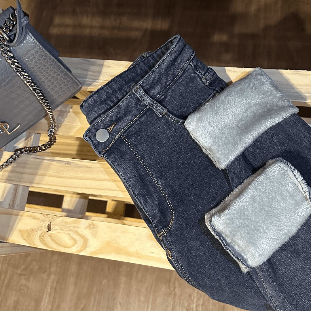 Jeans Femeninos con Elastano Forrado Forglows + Medias Térmicas